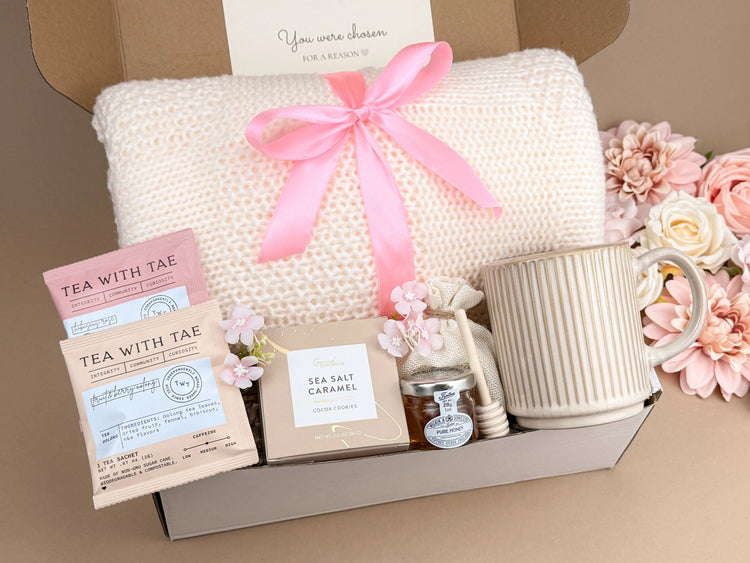Birthday Gift Box for Mom – Cozy Blanket Mug Candle Set 