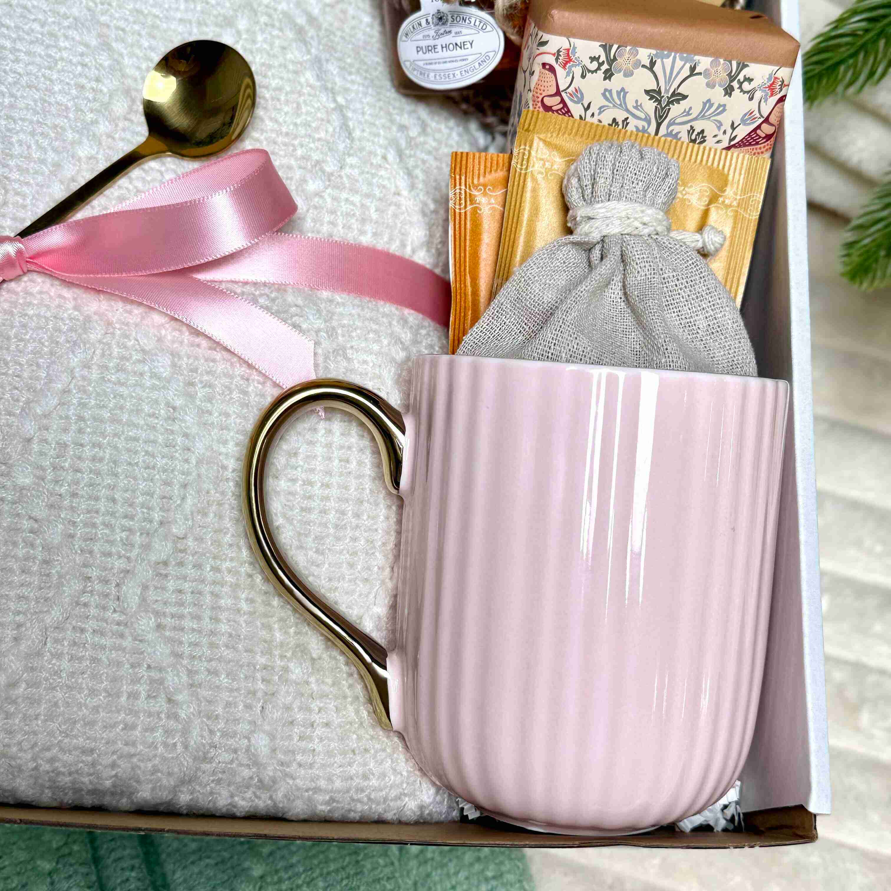 Caramel Glow Gift Box – Cozy Blanket, Mug, Tea & Sweet Comfort Set