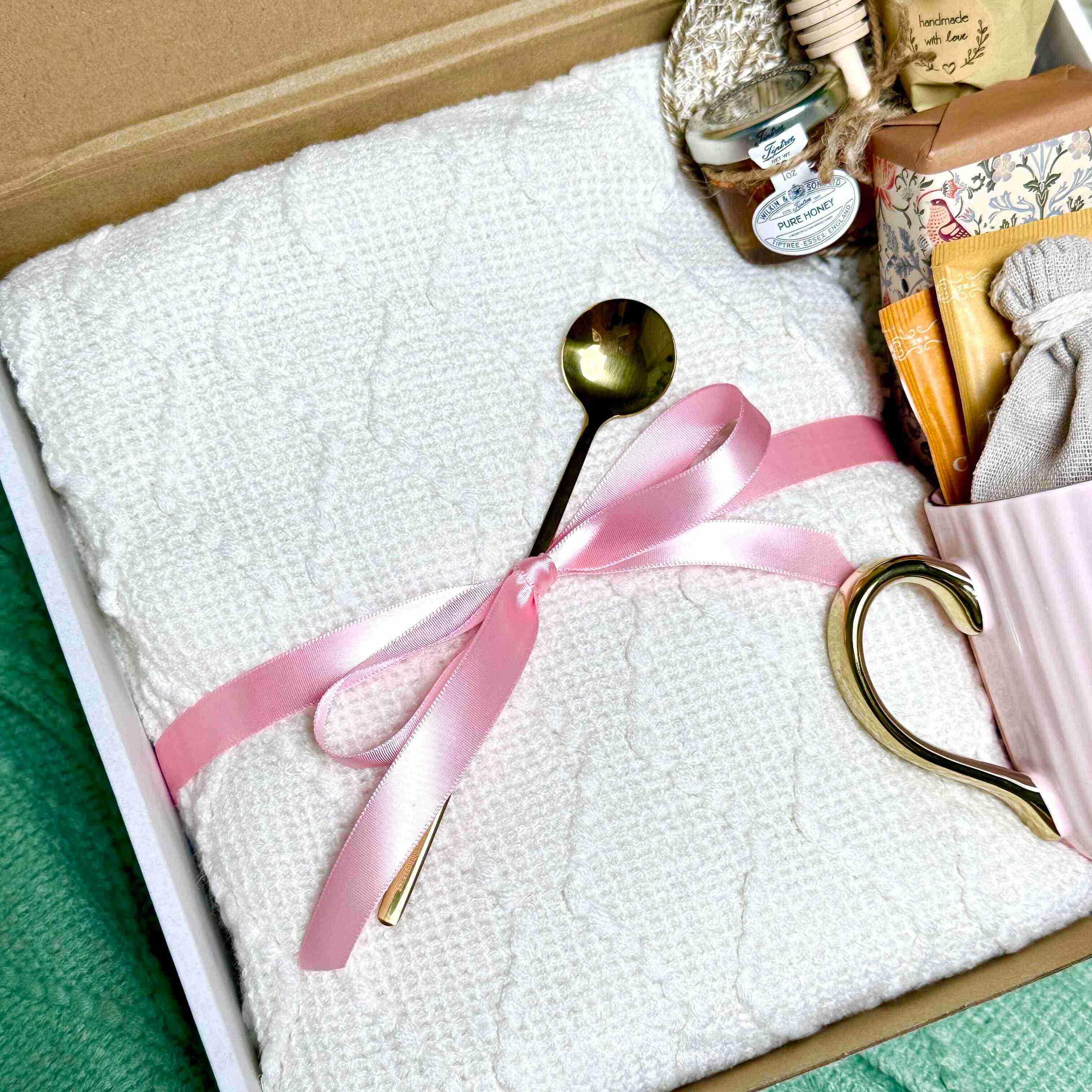 Caramel Glow Gift Box – Cozy Blanket, Mug, Tea & Sweet Comfort Set