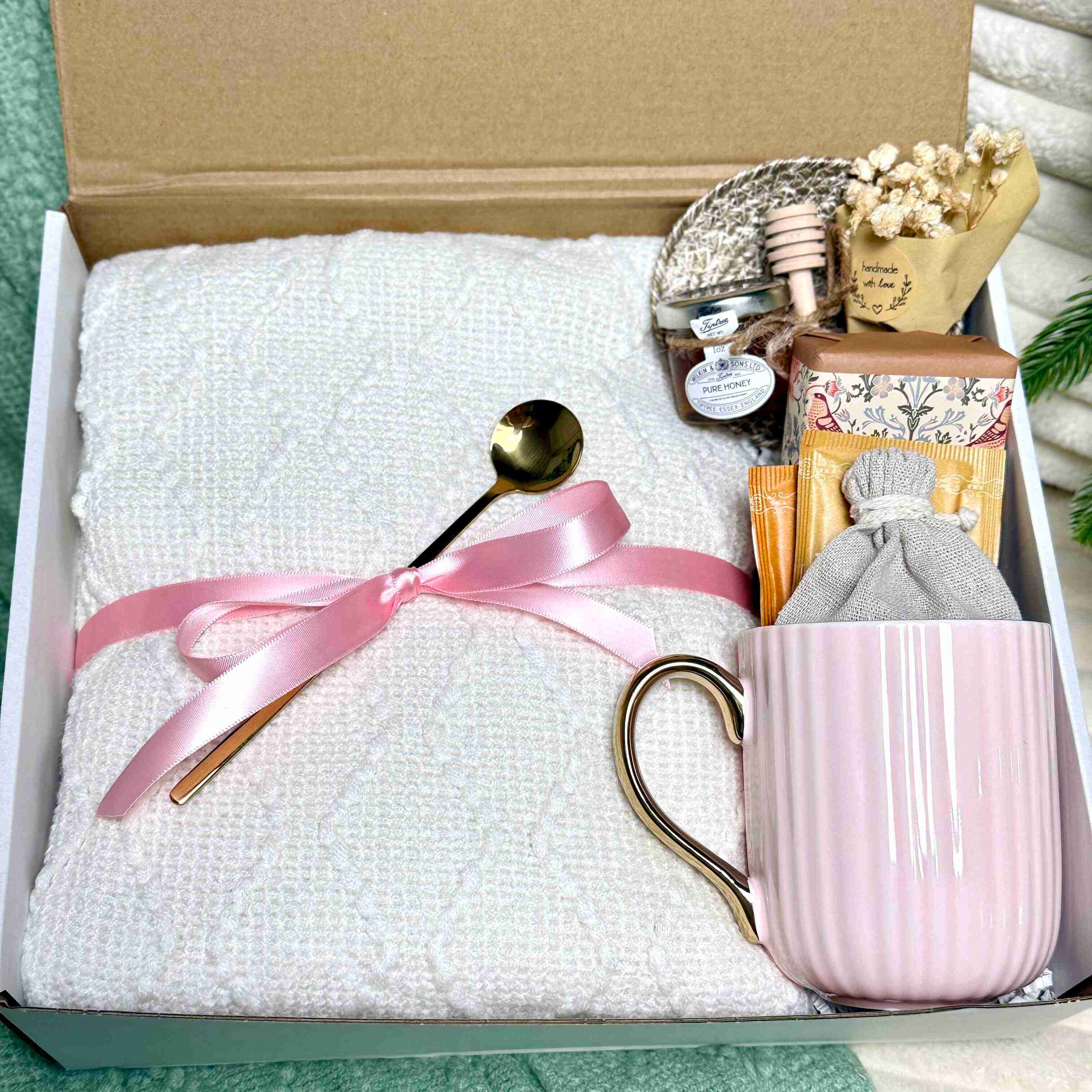 Caramel Glow Gift Box – Cozy Blanket, Mug, Tea & Sweet Comfort Set