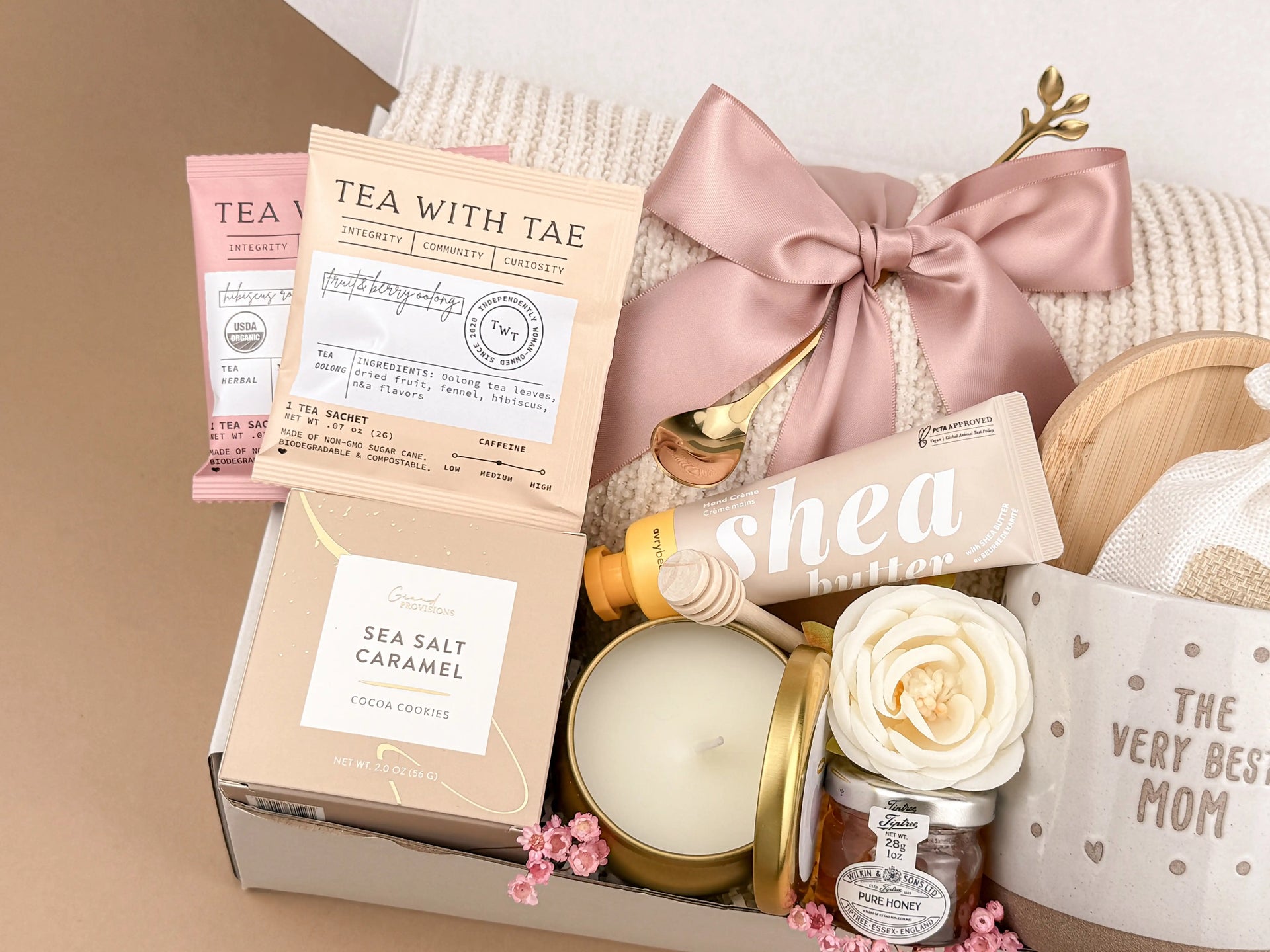 Cozy Relaxation Gift Box – Blanket, Mug, Candle, Honey, Cookies, Hand Cream 4