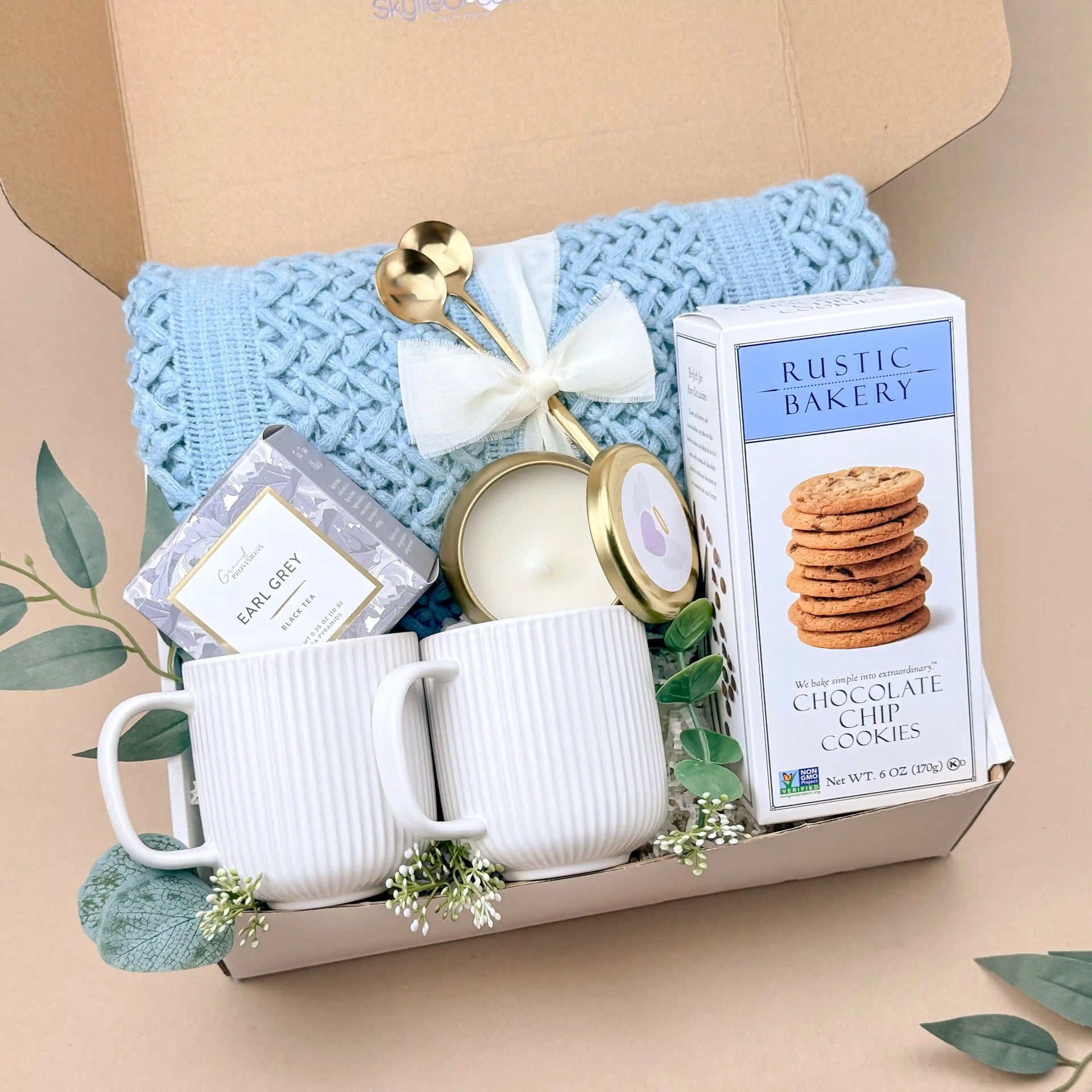 Gift Baskets for Couples – Plush Blanket, Tea & Candle Set