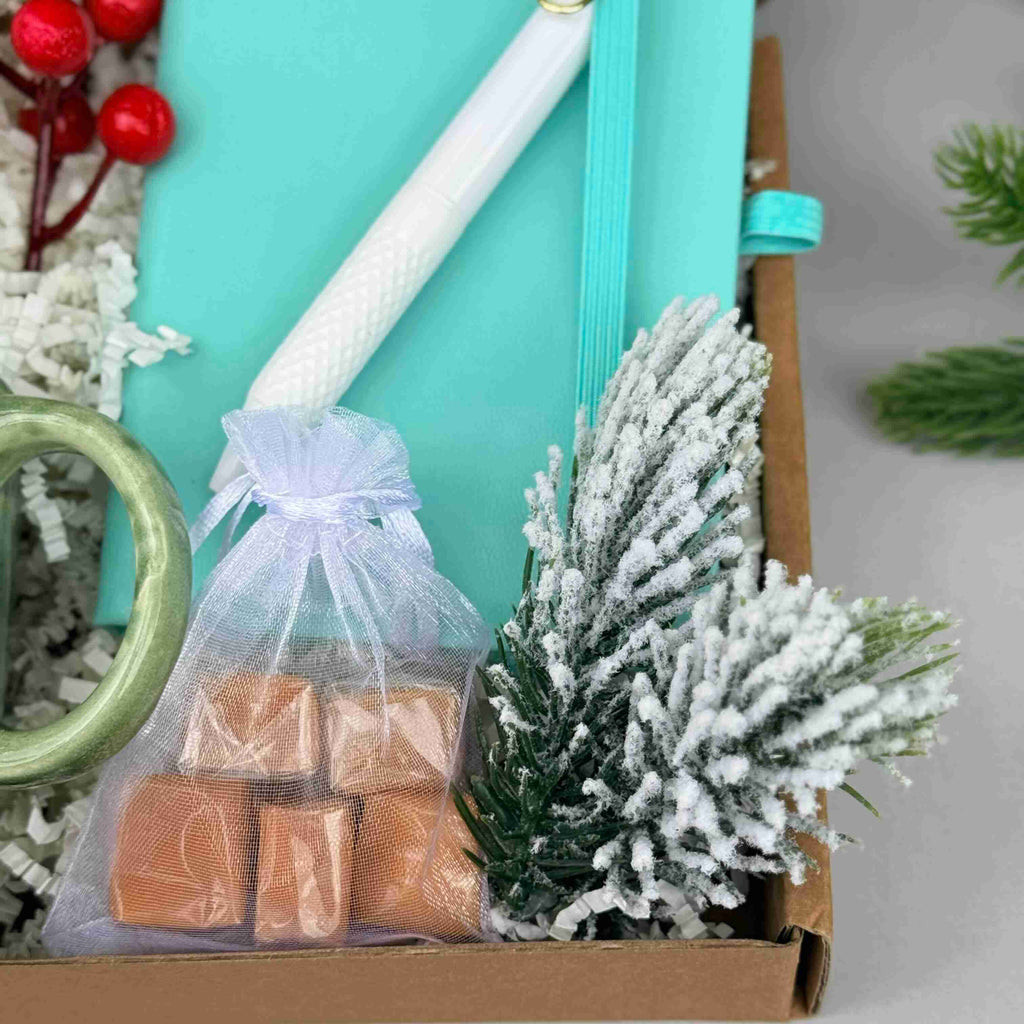 Gift Box for Best Friends, Teens & Coworkers – Mug, Notebook, Cocoa, Marshmallows & Caramels 7792