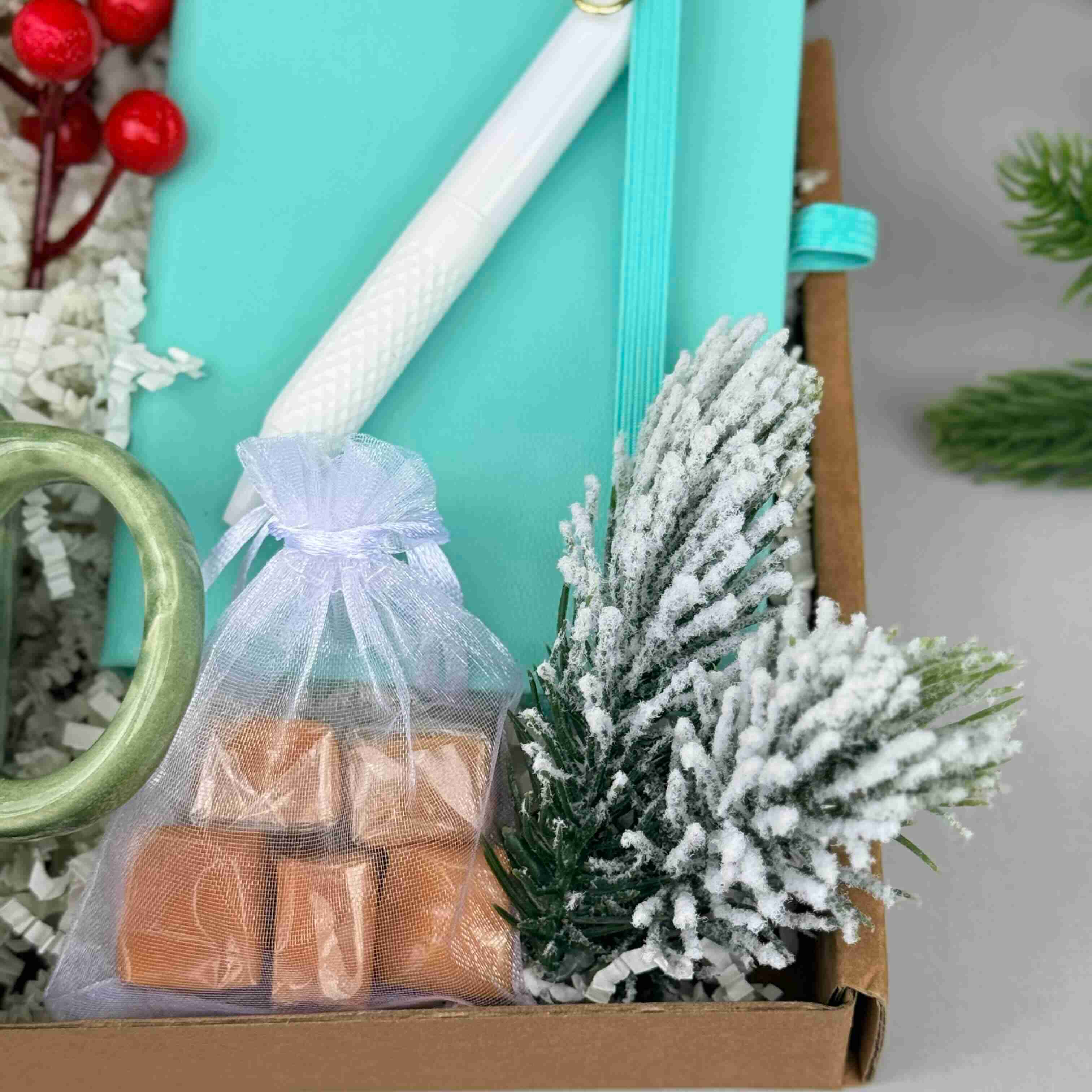 Gift Box for Best Friends, Teens & Coworkers – Mug, Notebook, Cocoa, Marshmallows & Caramels 7792