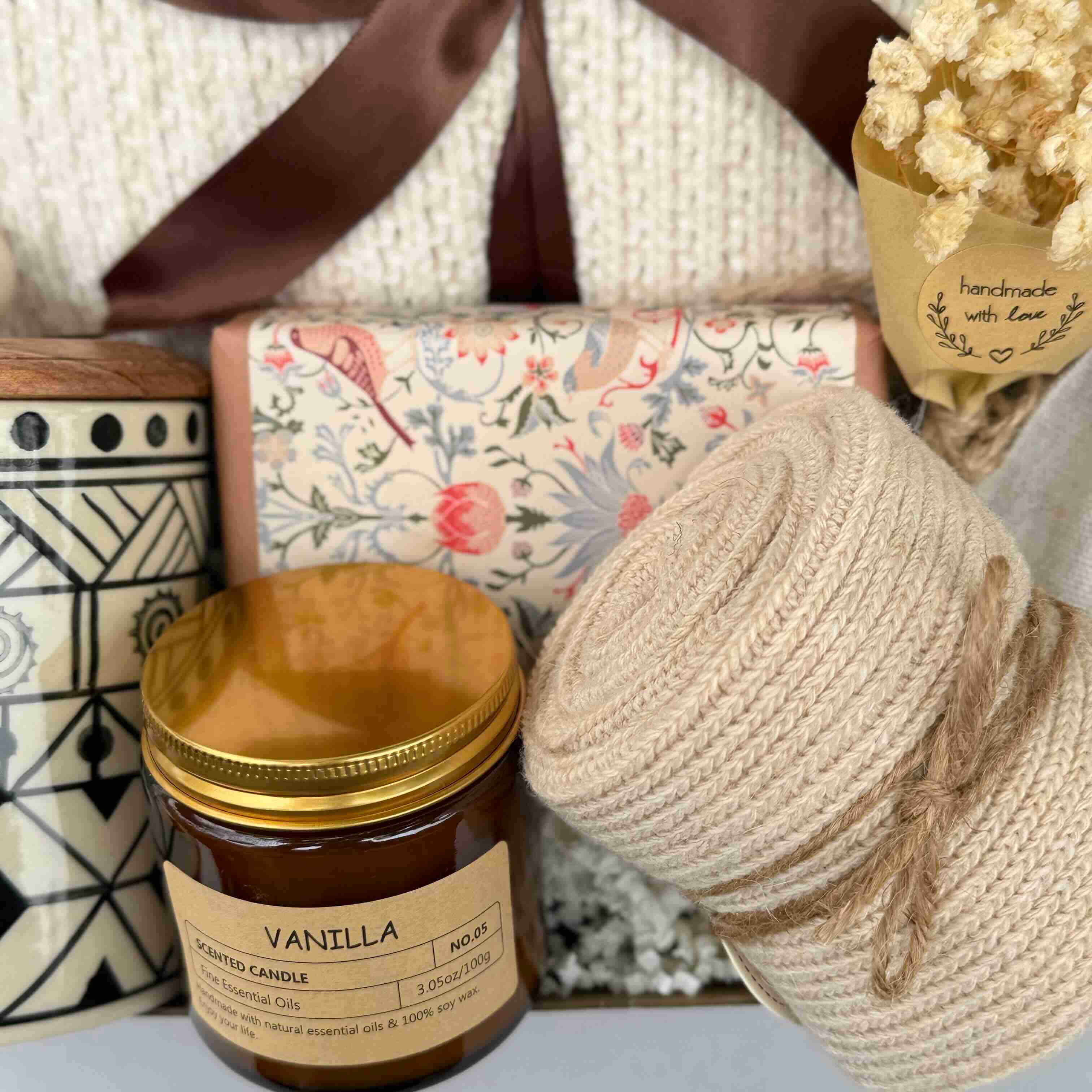 Golden Cozy Moments Gift Box – Blanket, Honey, Candle & Sweet Comfort 7722