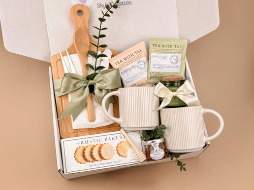 Home Blessing Gift Box – Bamboo Cutting Board, Ceramic Mugs & Cozy Kitchen Essentials