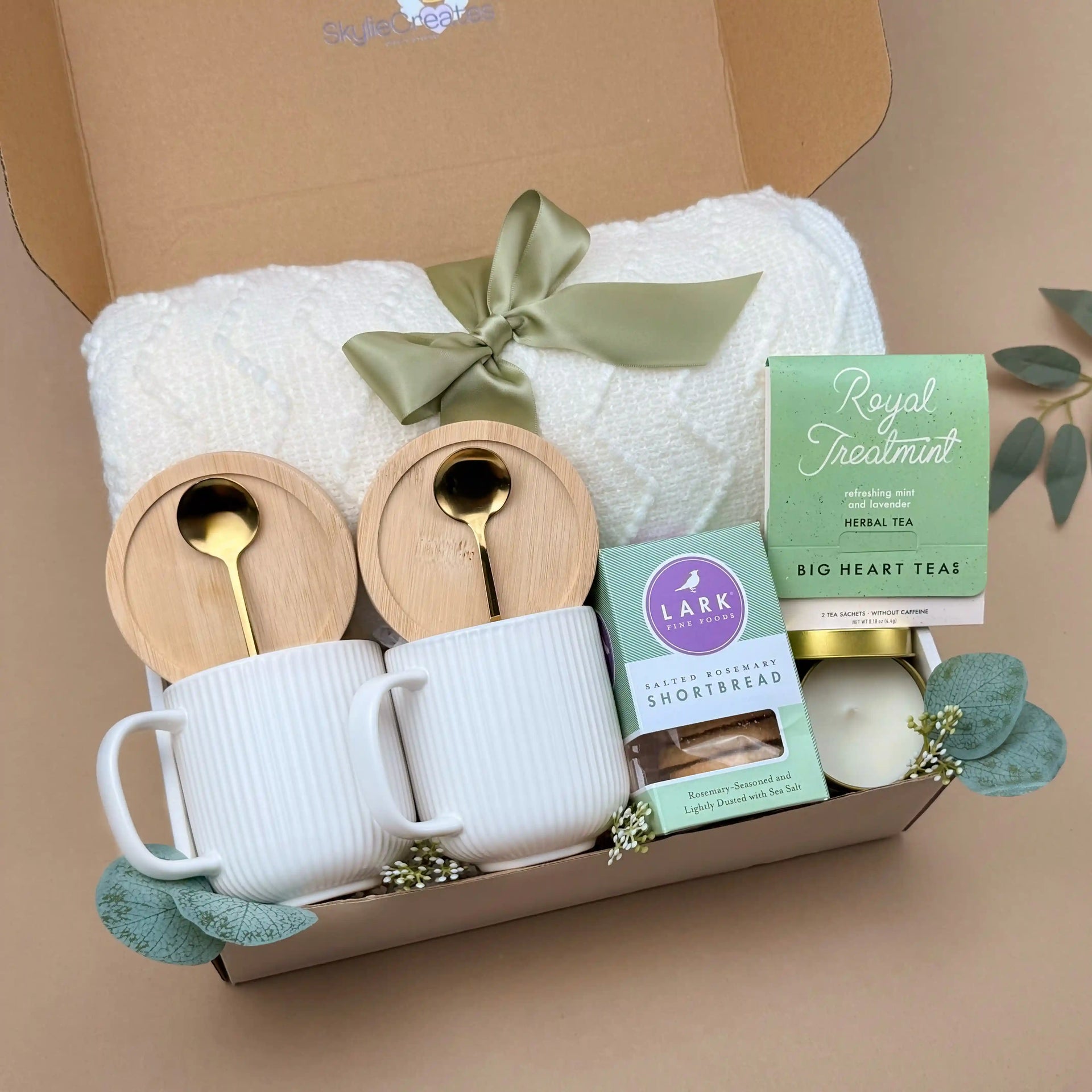 Housewarming Gift Basket – Blanket, Tea & Home Accents