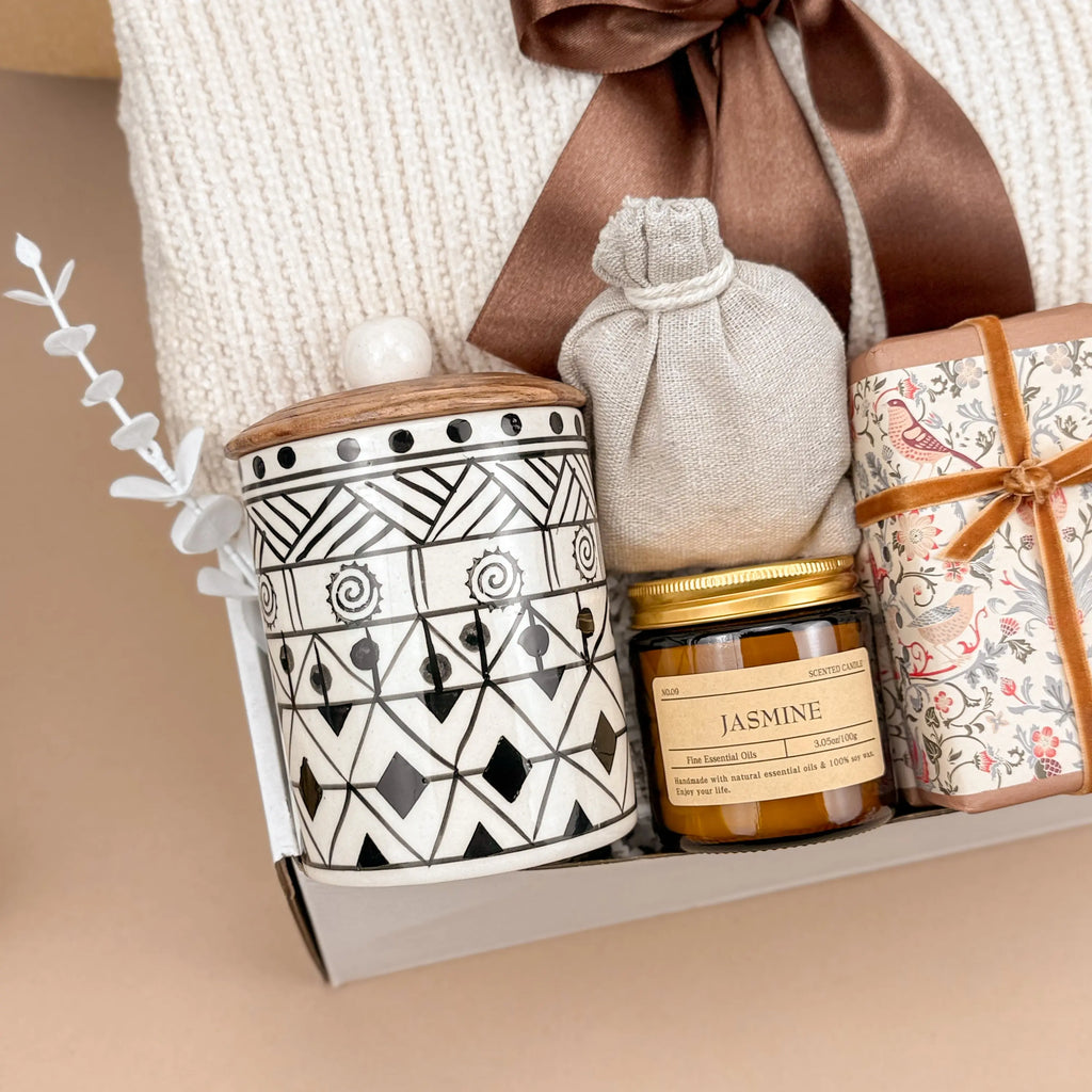 Golden Cozy Moments Gift Box – Self-Care Package with Blanket, Honey & Candle, Perfect for Relaxation, Thinking of You Image 3