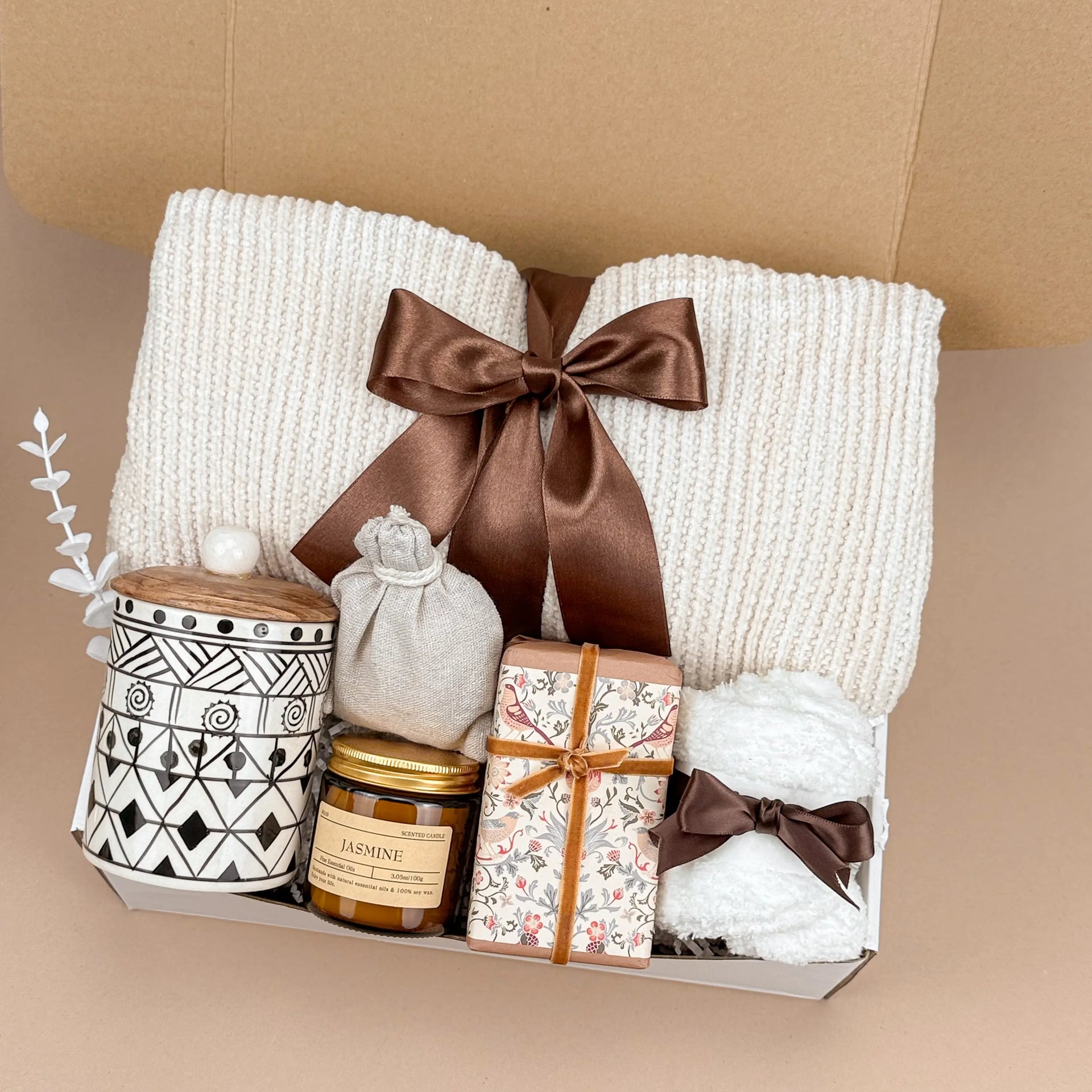 Golden Cozy Moments Gift Box – Self-Care Package with Blanket, Honey & Candle, Perfect for Relaxation, Thinking of You Image 2