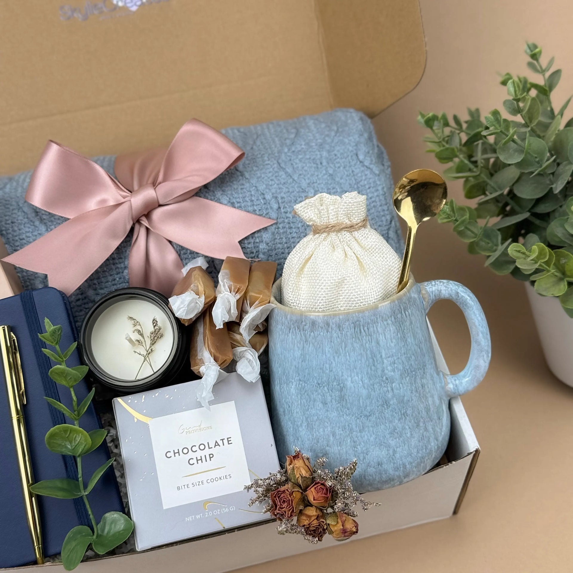 Gentleman's Cozy Retreat Gift Box for Him | Luxury Relaxation Set | Stylish Self-Care Birthday & Anniversary Gifts for Men Image 3