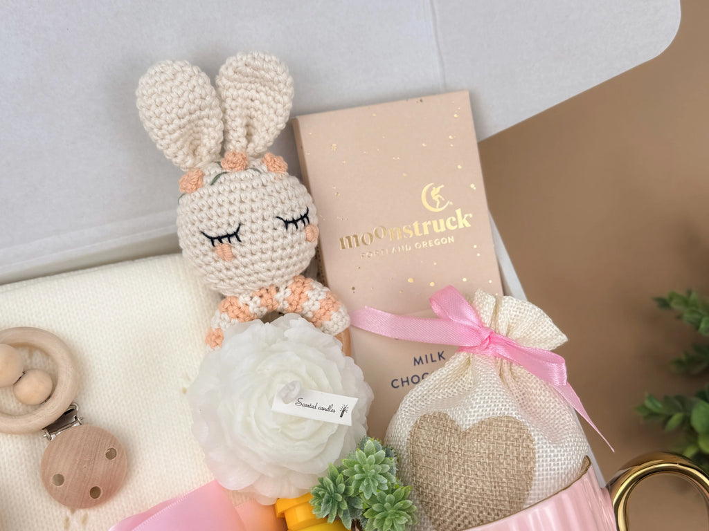 Baby Shower Gift Box: Ceramic "Mom" Mug & Shea Butter Hand Cream Set, Nurturing Gift for Her and Baby – Postpartum Comfort, Just Because