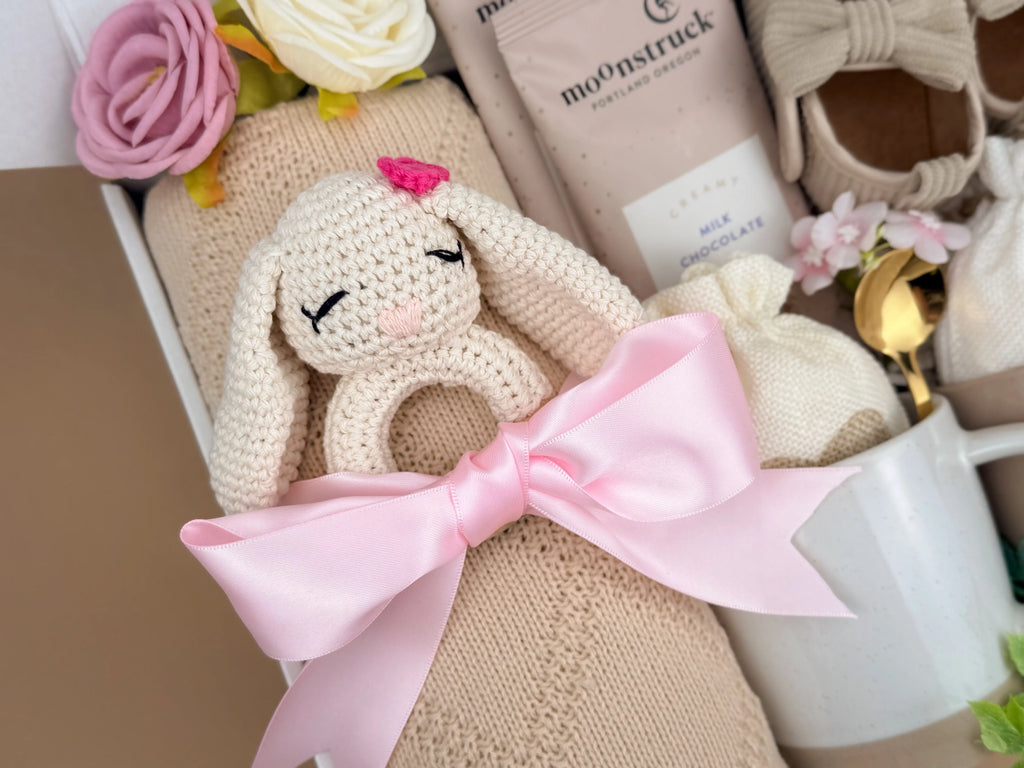 Newborn Gift Set – Soft Baby Blanket, Bunny Rattle & 2pc Mugs with Cocoa and Marshmallows Image 3