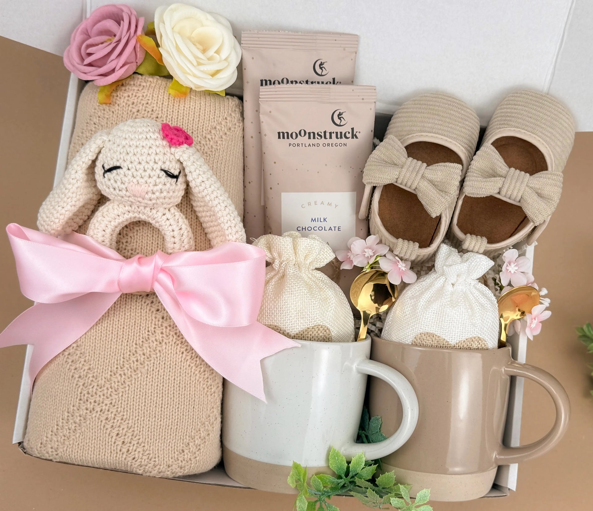 Newborn Gift Set – Soft Baby Blanket, Bunny Rattle & 2pc Mugs with Cocoa and Marshmallows Image 2