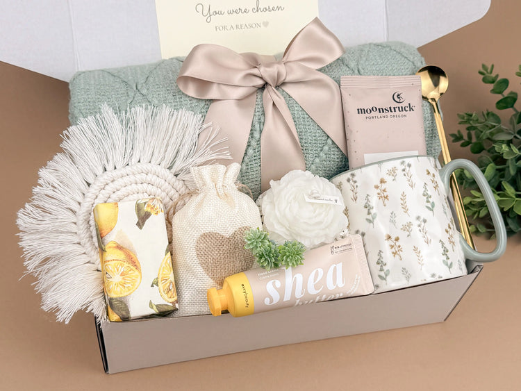 Snuggle & Sip Gift Box for Women | Blanket, Cocoa, Mug, Candle, Soap & Hand Cream