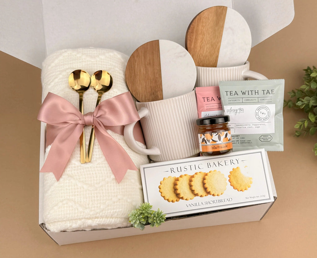 Luxury Couples Gift Set – 50x60 Cozy Blanket, 2 Ceramic Mugs, 2 Gold Spoons, Tea & Shortbread – Elegant Wedding or Anniversary Gift Box for Two 2