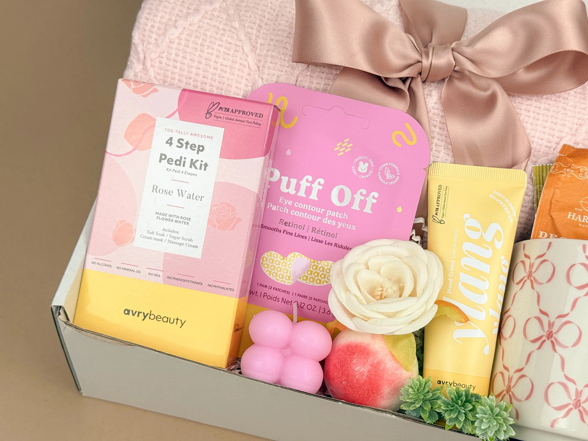 Luxury Relaxation & Spa Gift Box for Her – Cozy Blanket, Candle & Self-Care Set 3