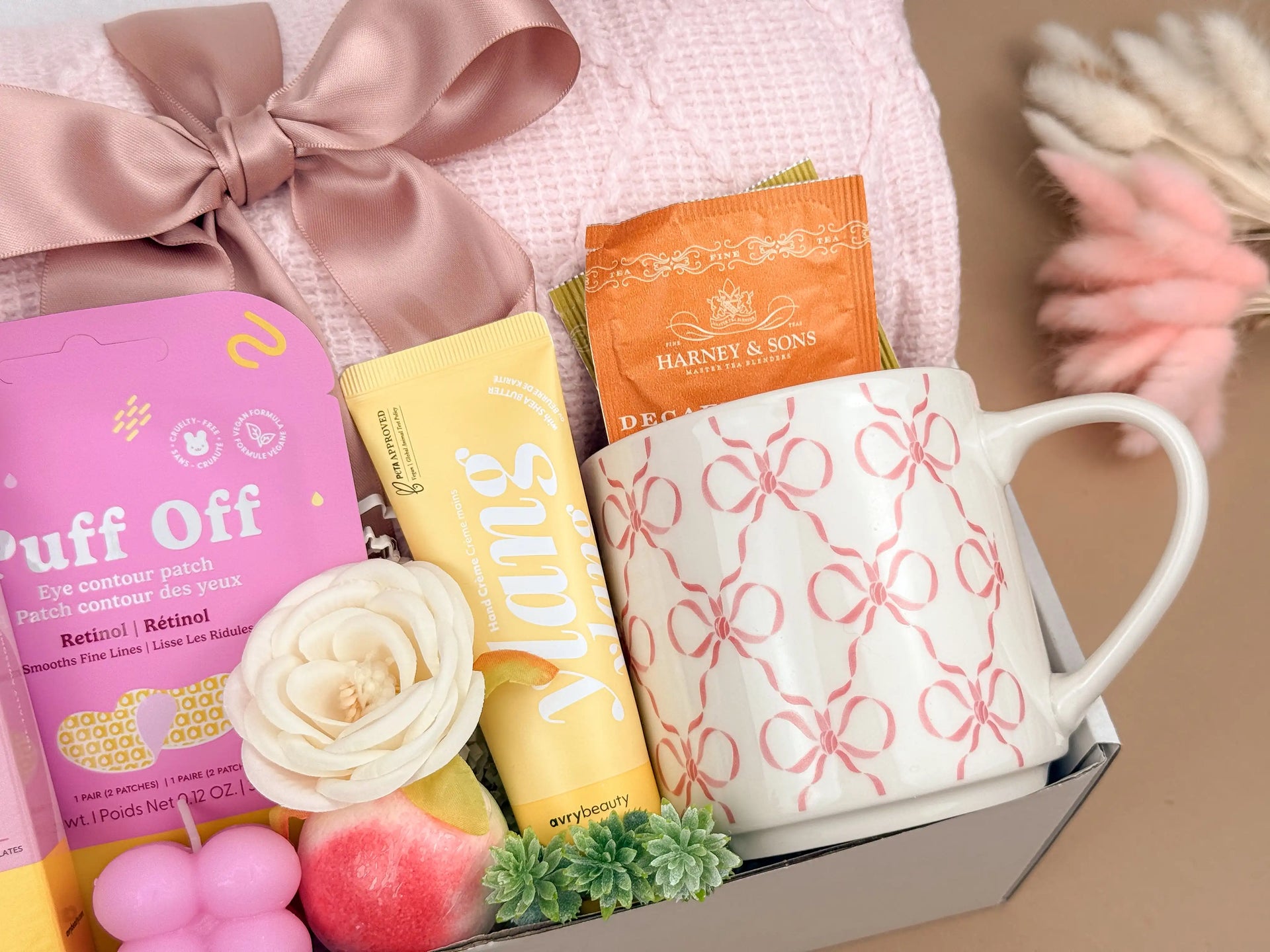 Luxury Relaxation & Spa Gift Box for Her – Cozy Blanket, Candle & Self-Care Set 4