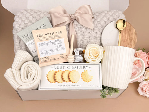 Luxury Tea & Comfort Gift Box for Her – Soft Blanket, Mug, Gold Spoon, Cozy Socks & Shortbread – Elegant Birthday Gift Set 2