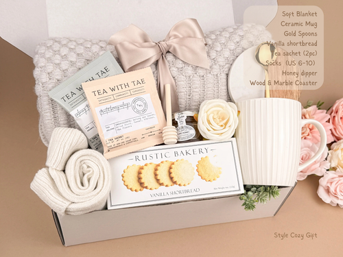 Luxury Tea & Comfort Gift Box for Her – Soft Blanket, Mug, Gold Spoon, Cozy Socks & Shortbread – Elegant Birthday Gift Set