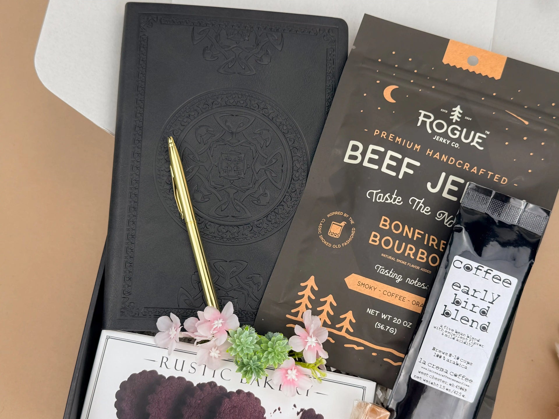 Men’s Gift Box – Vintage Journal, Gold Pen, Coffee, Chocolate & Jerky 4