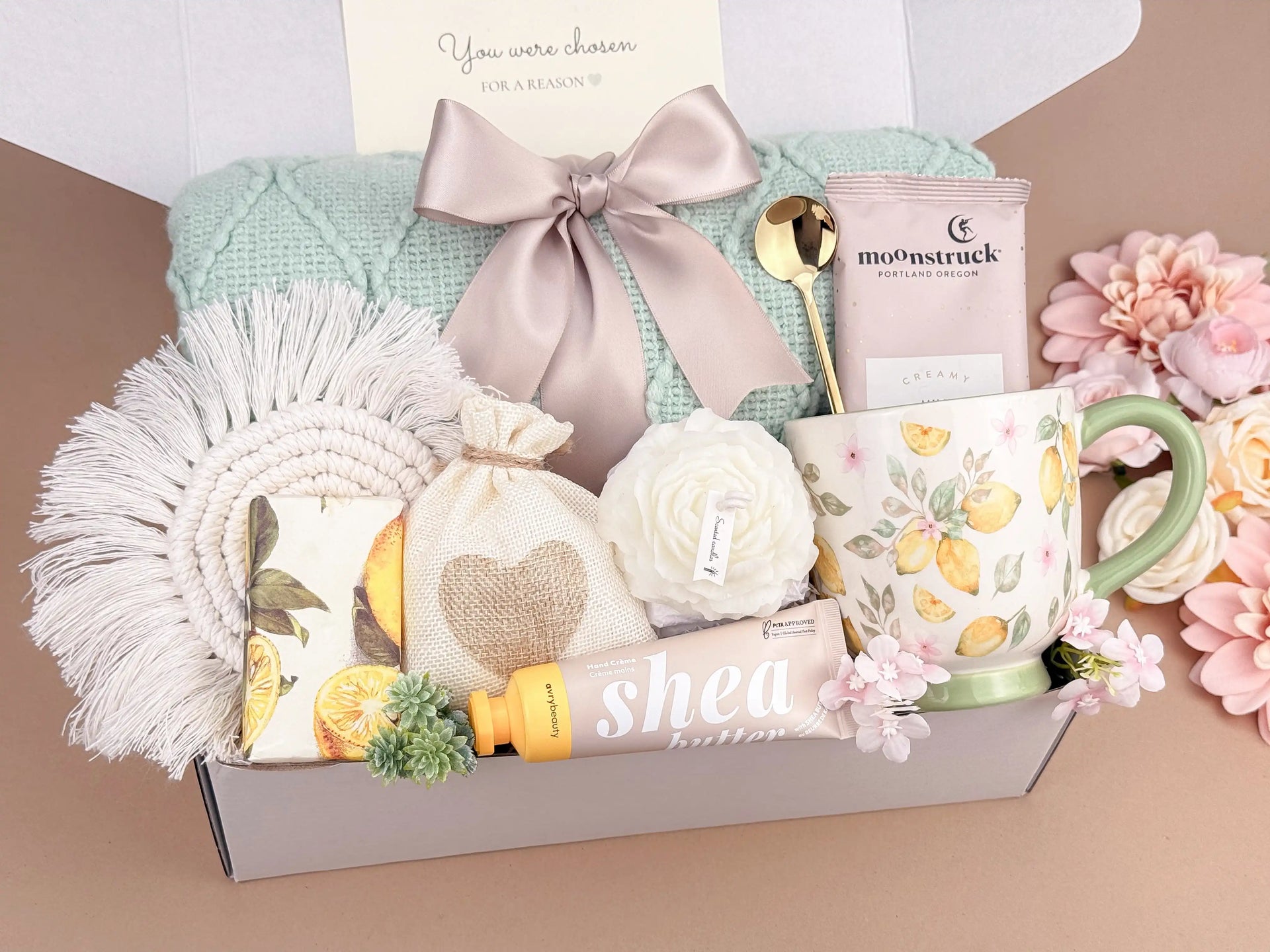 Snuggle Sip Gift Box – Cozy Gift Basket with Blanket, Mug, Cocoa & Hand Cream Set