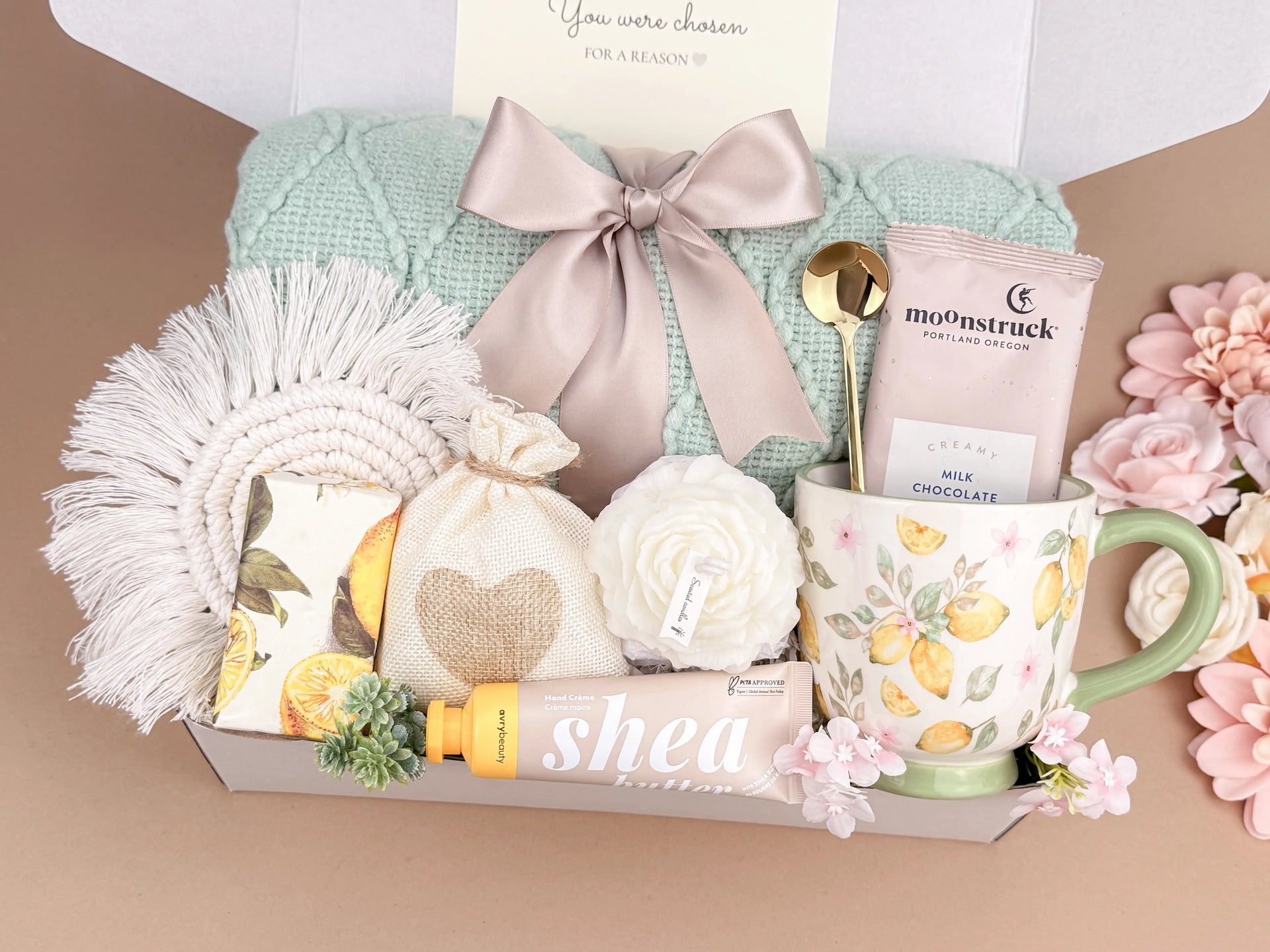 Snuggle Sip Gift Box – Cozy Gift Basket with Blanket, Mug, Cocoa & Hand Cream Set 2