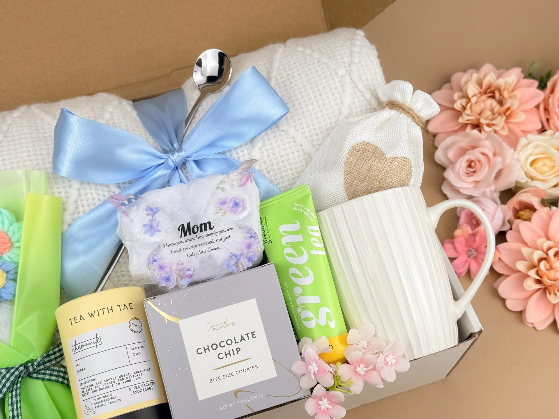Warm Hug Gift Box for Mom – Blanket Mug Candle Honey Cookies 3