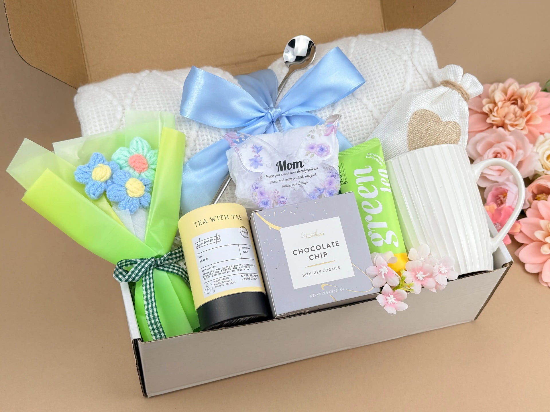 Warm Hug Gift Box for Mom – Blanket Mug Candle Honey Cookies