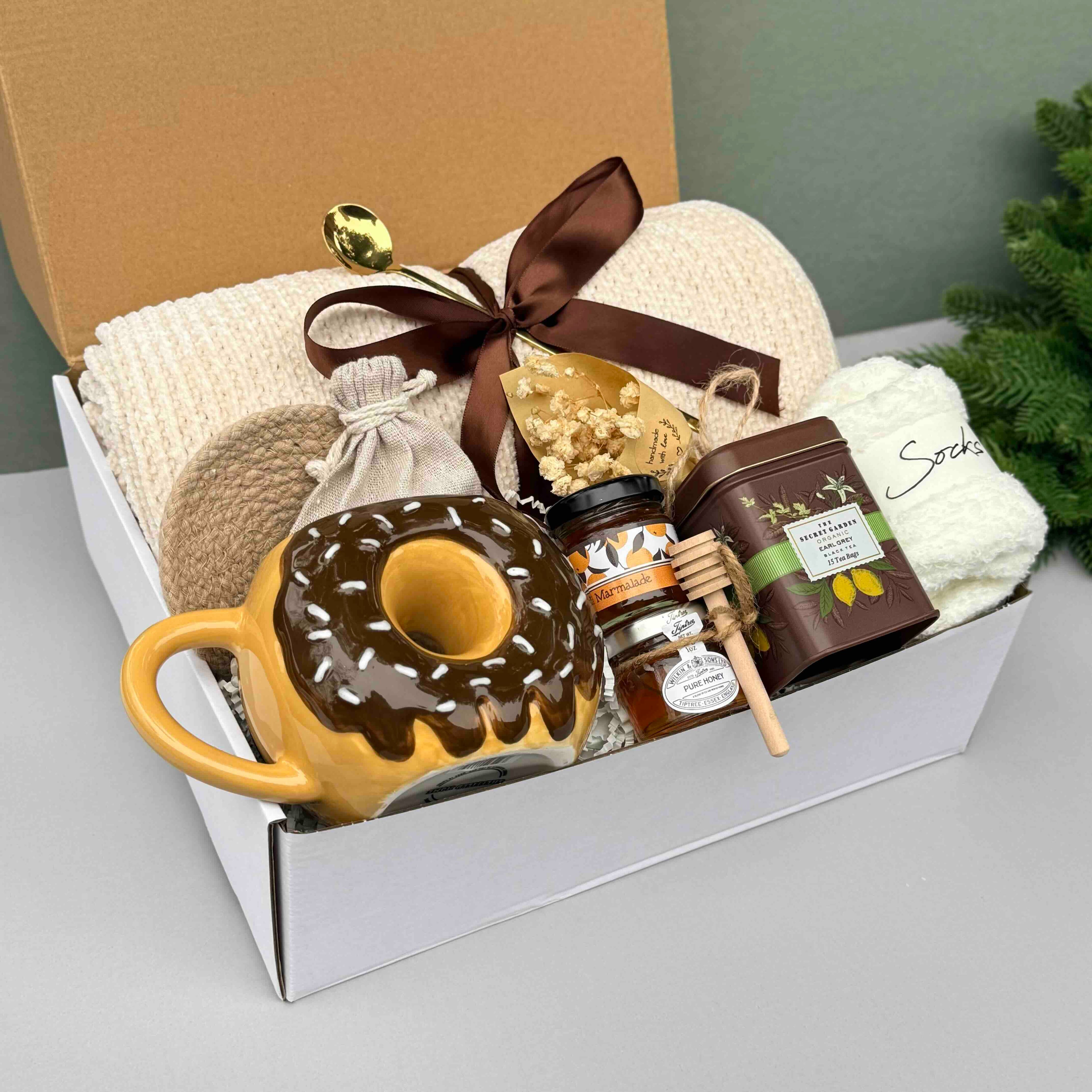 Warm Hug Donut Handmade Gift Box – Cozy Comfort, Relaxation Essentials, Blanket, Mug & Tea 7762