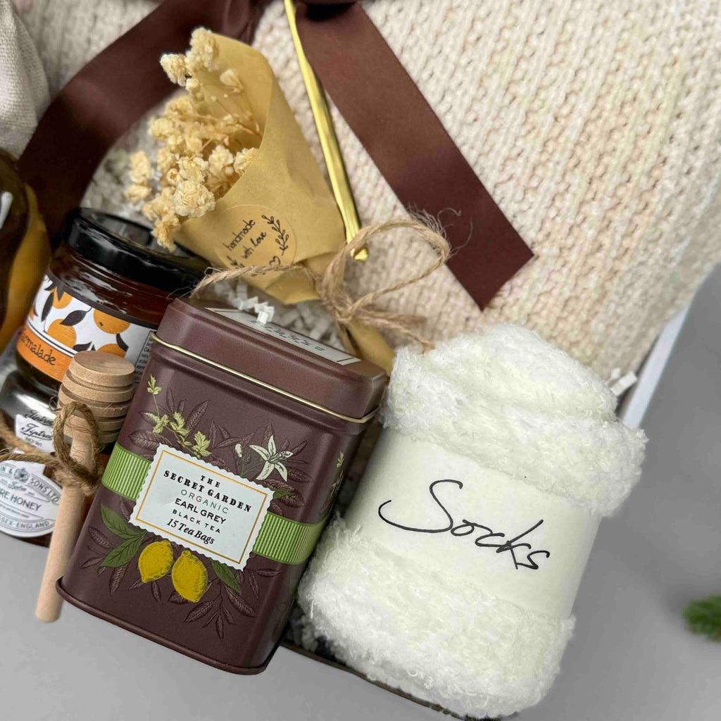 Warm Hug Donut Handmade Gift Box – Cozy Comfort, Relaxation Essentials, Blanket, Mug & Tea 7765